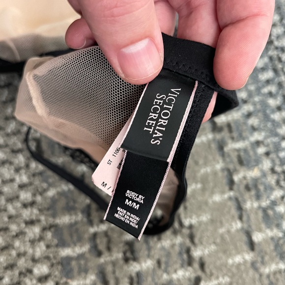 NWT Victoria’s Secret Black Lace Bralette with Removable Pads, Size Medium - Picture 6 of 7